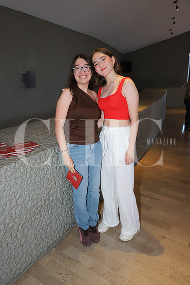 Camila Cisneros y Valentina Cisneros 1
