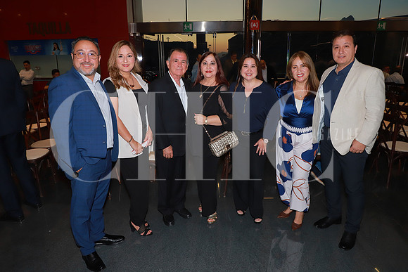 Jaime Cavazos, Sandra García, Eloy cavazos, Mary Galindo, Mary Cavazos, Magda Hernandez y Eloy Cavazos 4
