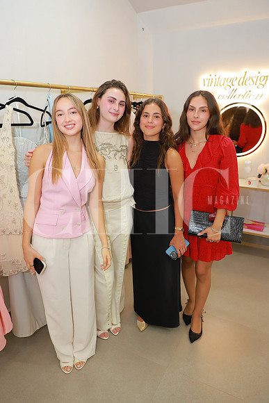 Constanza Lasheras, Romina Monroy, Marianne Fernandez y Vanessa Canavati 1