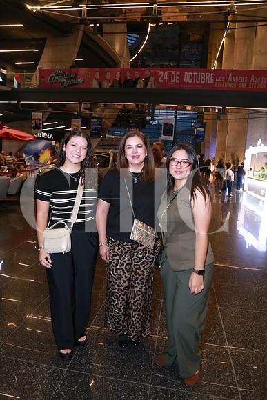 Gretel Galindo, Vanessa Villanueva y Daniela Galindo (2)