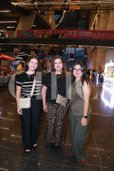 Gretel Galindo, Vanessa Villanueva y Daniela Galindo (3)