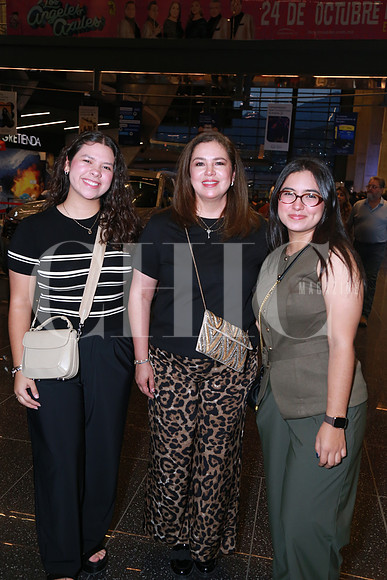Gretel Galindo, Vanessa Villanueva y Daniela Galindo