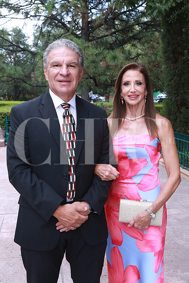 Aurelio Martínez y María Gabriela Kalifa de Martínez