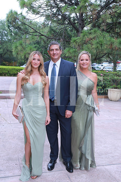 Camila Miramontes, Raúl Miramontes y Luly de Miramontes (2)