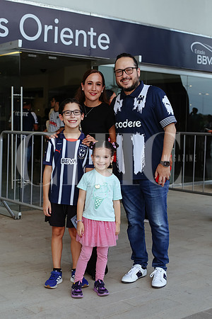 Eduardo Rebolledo, Gabriela Garza, Eduardo Rebolledo y Camila Rebolledo