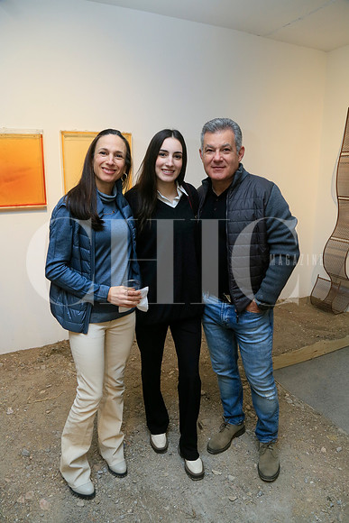 Yolanda Garza de González, Mariana González y Armando González
