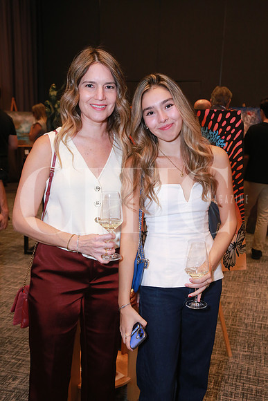 Adriana Inclán de Vela y Adriana Vela
