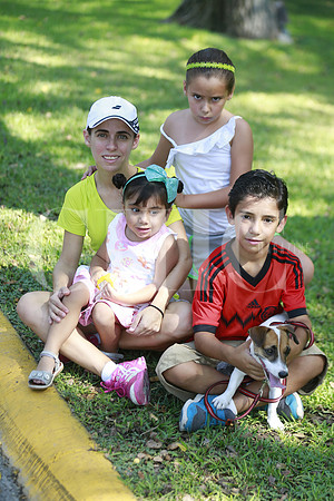 Monica Hinojosa de Moran, Valeria Moran, Vera Moran y Cesar Moran
