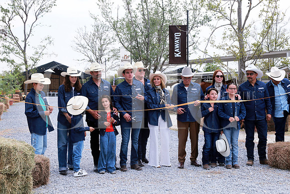 Aspectos corte de listón en la inauguración del santuario Kawayo (2)