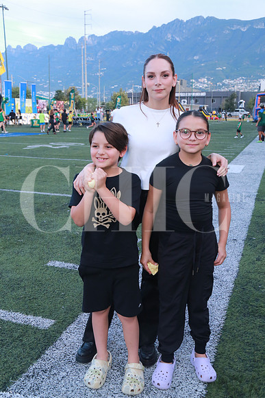 Yinel Fasci de Flores, Miguel Ángel Flores y María Flores