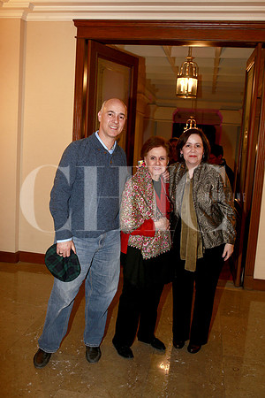 Rodrigo Gonzalez Barragan, Maria Bararagan de Gonzalez y Cecilia Gonzalez de Guerrero