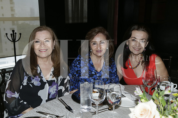 Elva Salinas, Carmelina Echeverria y Nora de Guajardo