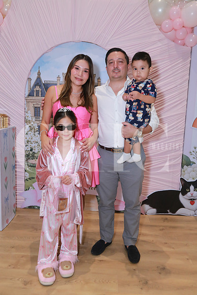 Ale Yllán, Jesús Riojas, Bárbara Riojas y Alejandro Riojas