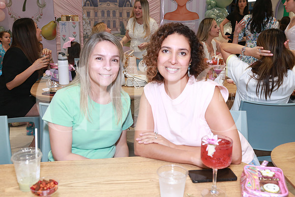 Elisa Elguezabal y Eva Galaz