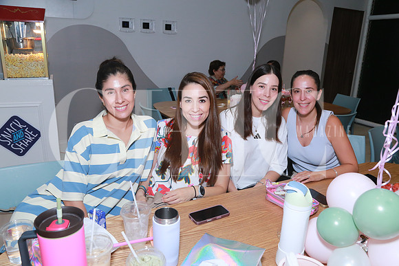 Jessica Solis, Samantha Leal, María José Moreno y Roberta Limeli