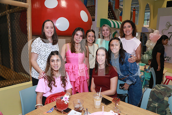 María José Sánchez, Ale Yllan, Adriana Baltaza, Elisa Eglezabal, Eva Galaz, Fernanda Monjaraz ,y Denise de León (2)