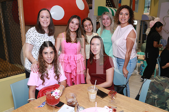 María José Sánchez, Ale Yllan, Adriana Baltaza, Elisa Eglezabal, Eva Galaz, Fernanda Monjaraz ,y Denise de León
