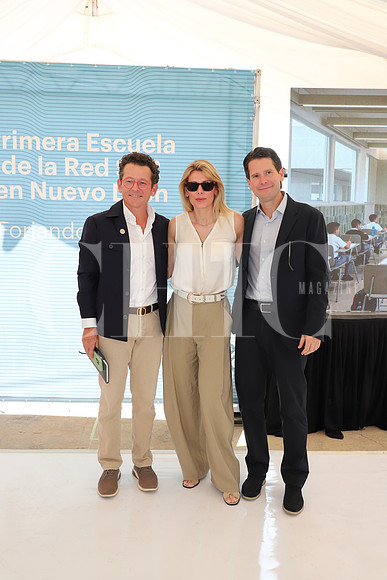 Francisco González, Valeria González y Jesús Dionisio González3