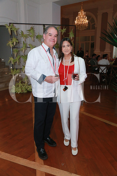 Luis Martínez y Laura Villalobos de Martínez (3)