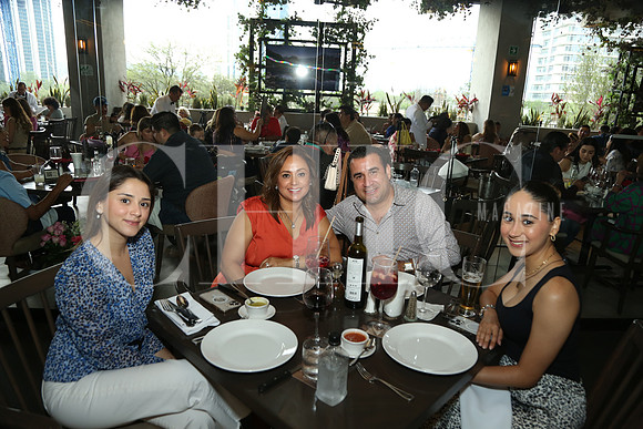 Marifer Morales, Alejandra Morita, Marco Morales y Camila Morales