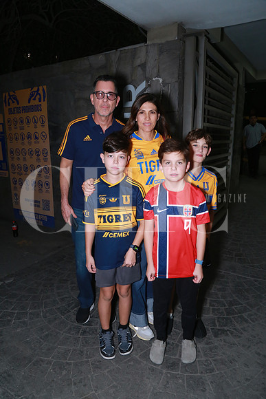 Roger Harris, Annik de Harris, Alex Rodríguez, Marcelo Alanis y Roger Harris (2)
