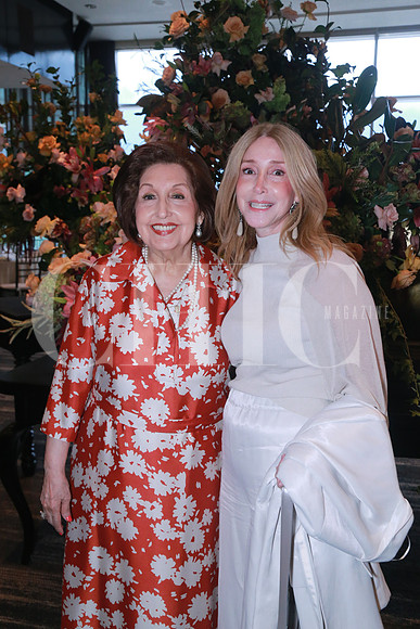 Magdalena Garza de Herrera y Balbina Herrera