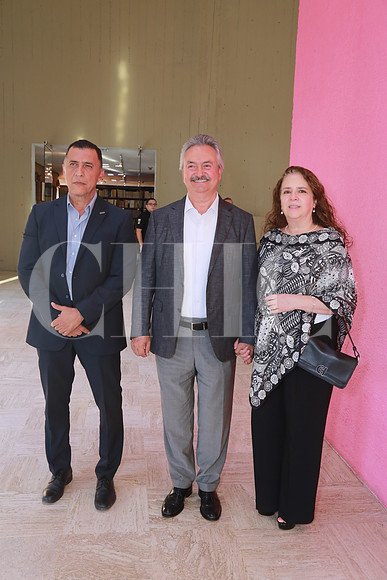 Eduardo Llanas, Carlos Humberto González y Marisela González (2)