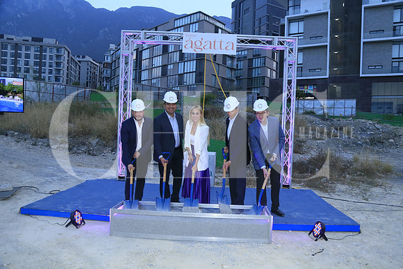 Marcelo Padilla, Jesús Nava, Paola García, Federico Garza y Santiago Pinsón (6)
