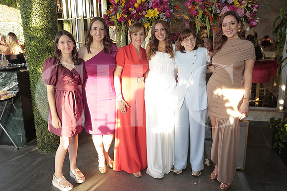 Victoria Garza, Zaida Olivares, Zaida Morales, Edith Olivares, Angela Olivares y Sarahi Olivares 6
