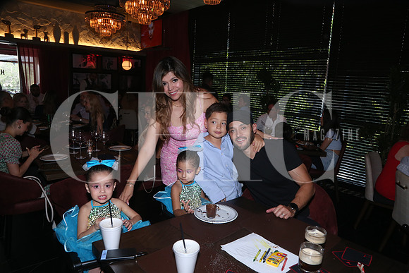 Barby Flores, Andy Flores, Ale Gómez, Iñigo Flores e Iñigo Flores 1