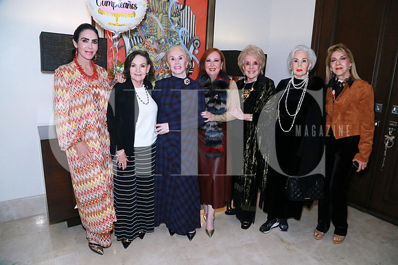 Martha de Ruíz, Linda De Andar, Lucila Araico, Lorena Dávila, Lily Flores, Aló Flores y Nina Villarreal (2)