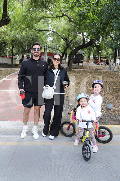 Javier Cuellar, María Vara, Inés Cuella y Lucia Cuellar 1