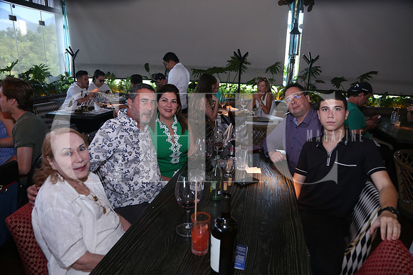 Silvia Guzmán, Ernesto Reyes, Rosy Martínez, Edumundo Reyes y Marcelo Reyes