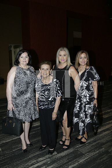 María Elena Benavides, Lucy Benavides, Luz María Benavides y Malena Martínez (2)