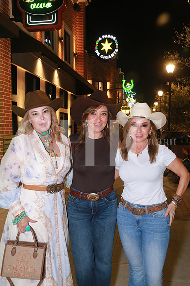 Alma Medina, Gabriela Ribé y Bertha Valdés (2)