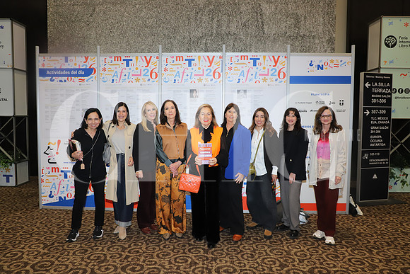 Consuelo Bañuelos, Lorenia Canavati, Lorena Zorrilla, Yolanda Cepeda, Liliana Melo de Sada, Rosa María González, Natali Martinez, Maciel García y Gaby Cantú2
