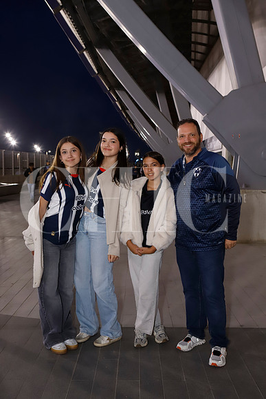 Helena Rodriguez, Cristina Espinosa, Isabella Espinosa y Hernan Espinosa