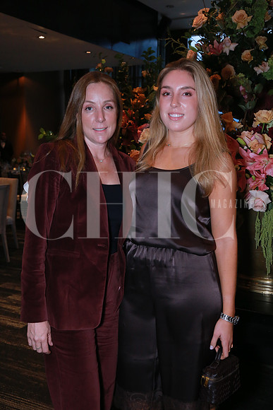 Lindsay Dewey de Mendel y Andrea Mendel (4)