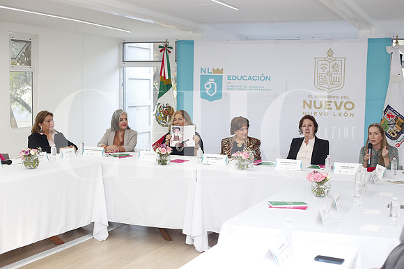 Entrega libros Paseo de la mujer 11