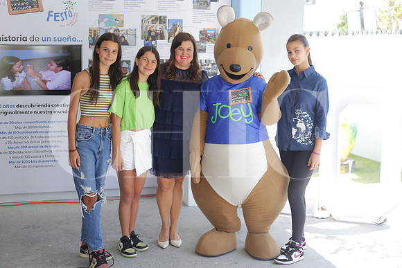 Paola Crespo, Fernanda Crespo, Magdalena Mijares y Mariana Crespo 2