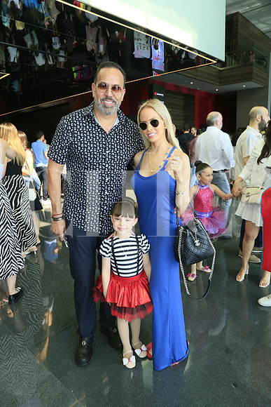 Claudio Romero, Fabiola Raya y Regina Romero