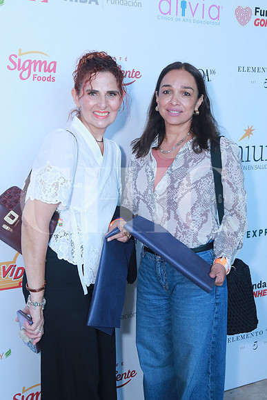 Anel Gutíerrez y Marisela Salinas