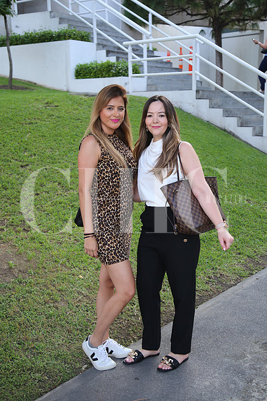 Karina Rivera y Cynthia Elizondo de Hernández