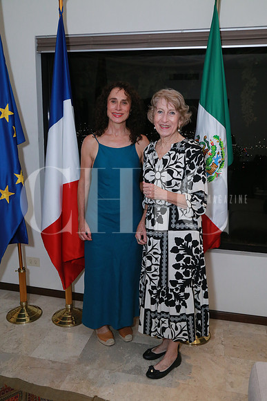 Claudia González y Mirei Chabre (2)