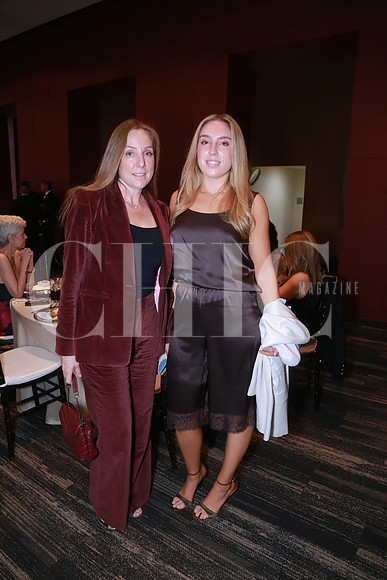 Lindsay Dewey de Mendel y Andrea Mendel (2)