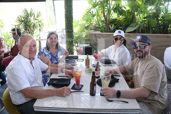 Enrique Villanueva, María Eugenia Guerra, Andrea Maldonad y Eugenio Villanueva