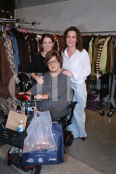 Claudia Villanueva, Martha Gutíerrez de Villanueva y Totoy (no dio apellido)