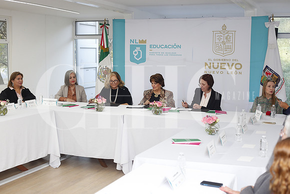 Entrega libros Paseo de la mujer 18