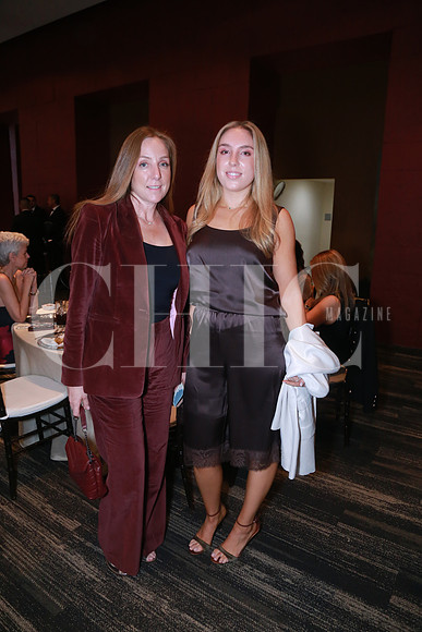 Lindsay Dewey de Mendel y Andrea Mendel (3)