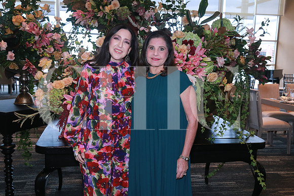 Magdalena Herrera de Calderón y Marielena De Silva de Cantú